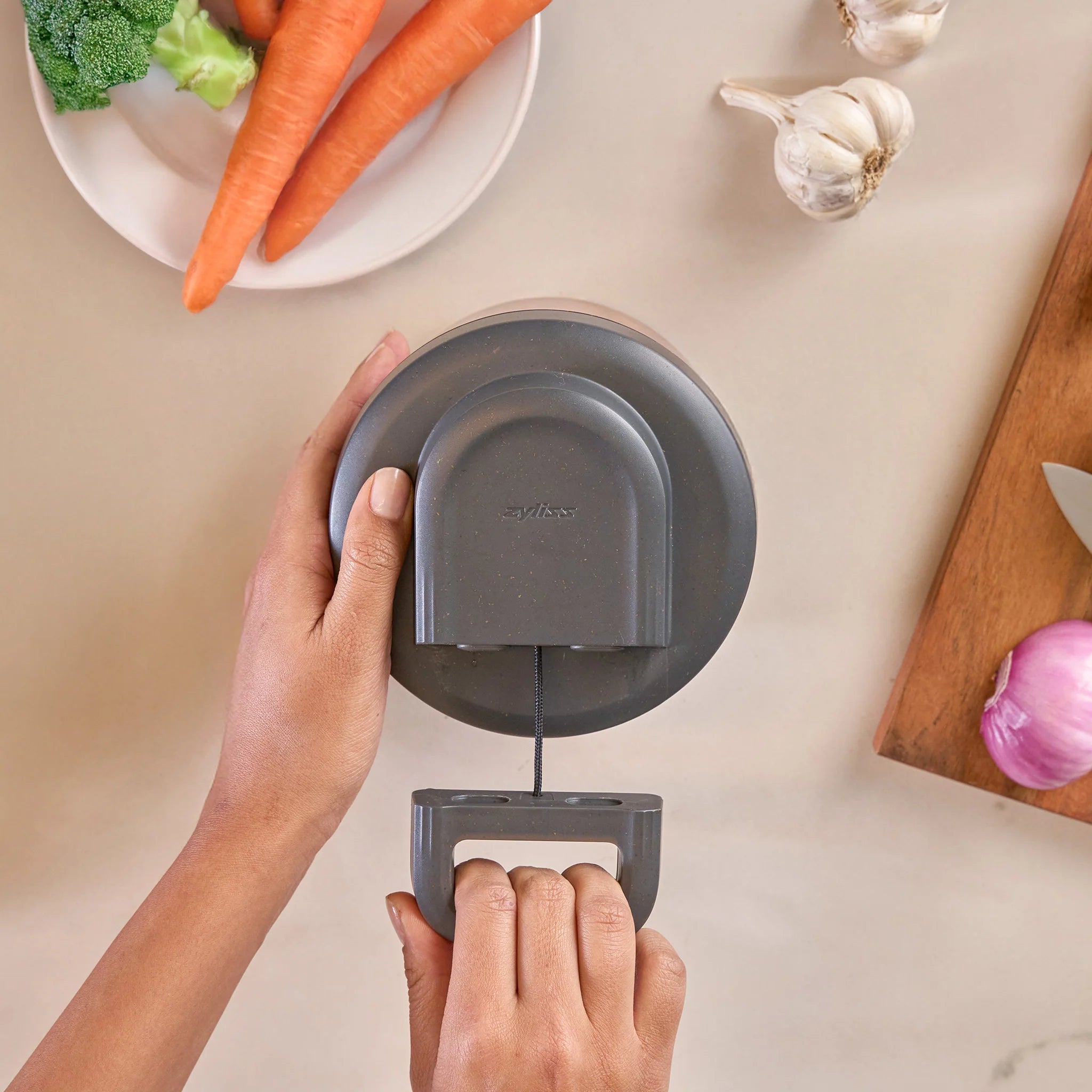 Easy Pull Food Chopper