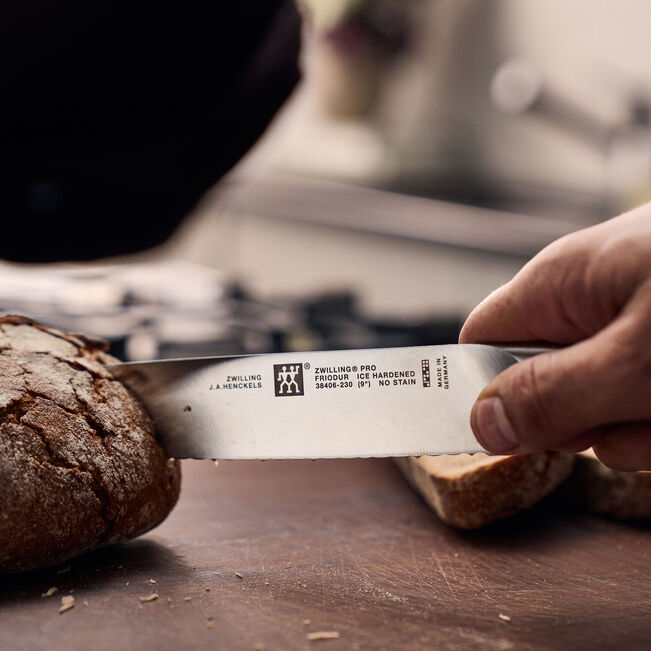 ZWILLING Pro Bread Knife Z15 Serration | 9 Inch