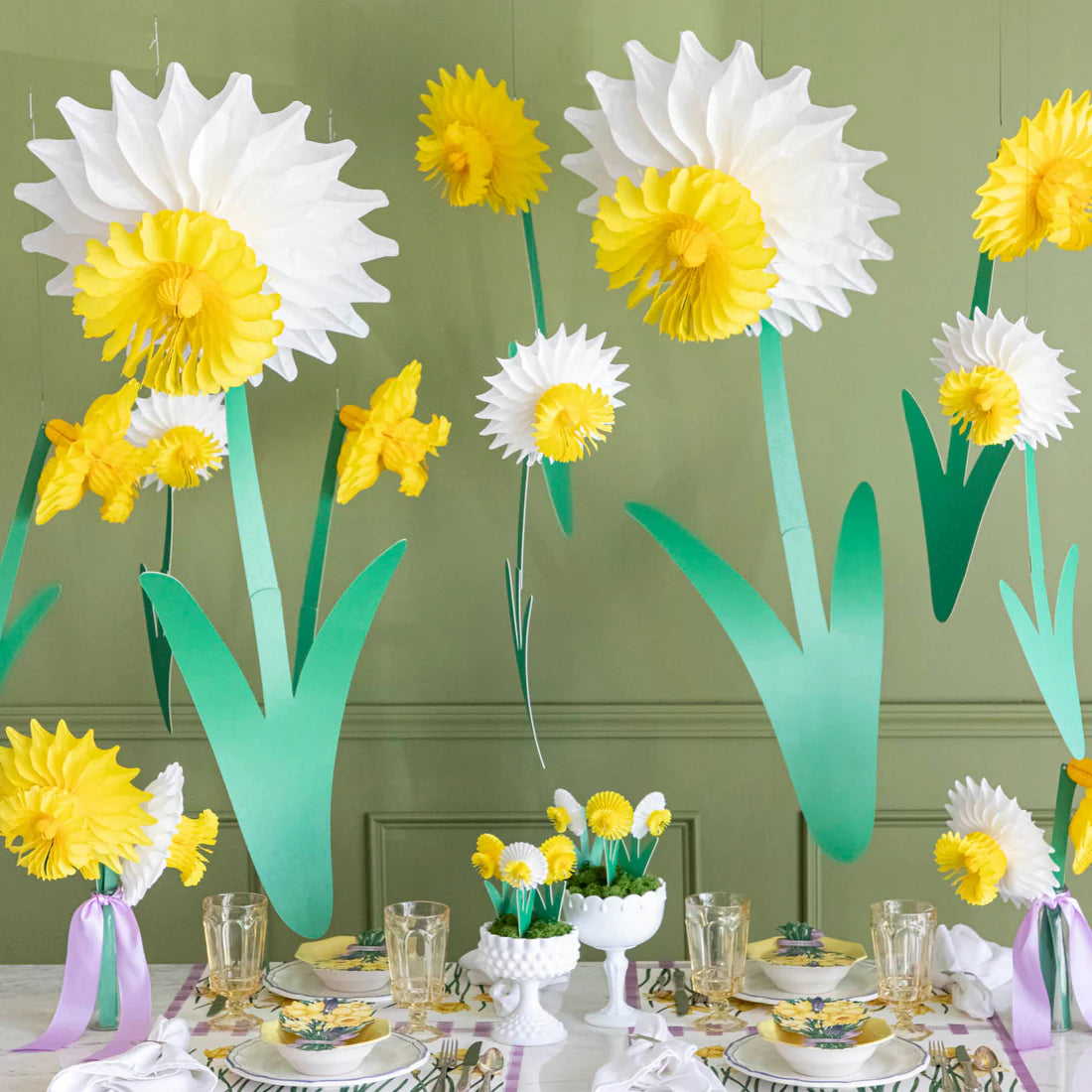Hester & Cook Honeycomb Daffodil Centerpiece | 3D Spring Paper Decoration